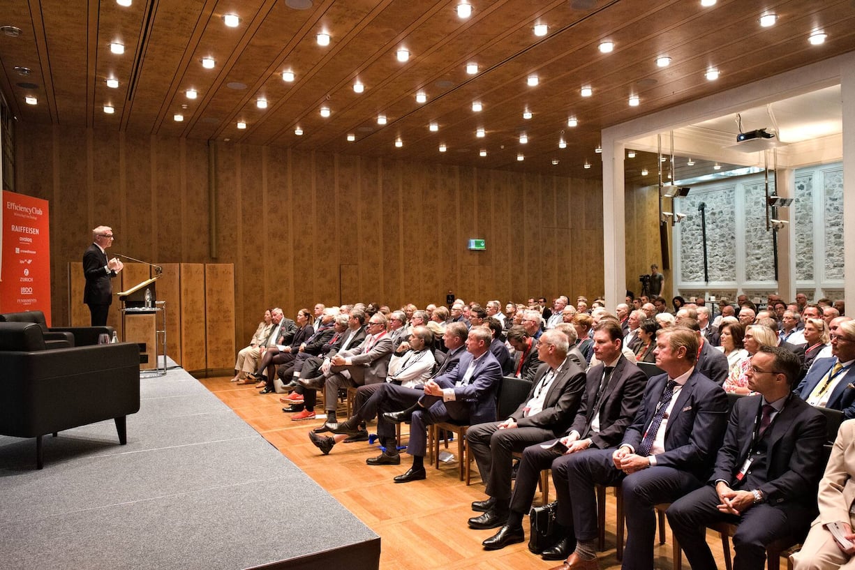 Urs Rohner, VRP, Credit Suissespricht vor dem Efficiency Club im Widder Saal