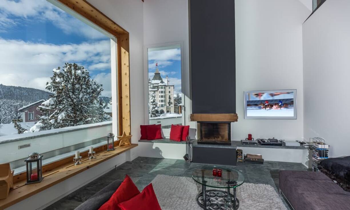 Im Innenbereich wurden hochwertige Materialien wie Arvenholz, Granit und Glas verwendet.