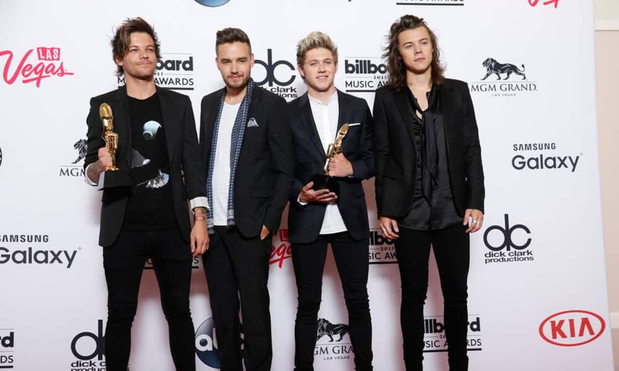 Platz 4: One Direction Der Hype um die irisch-britische Boyband One Direction ist ungebrochen: Mit einem Verdienst in Höhe von 130 Millionen Dollar lief es in den vergangenen zwölf Monaten für die Band ziemlich gut.