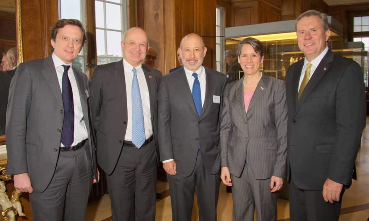 FX de Mallmann, Global Co-Head of the Consumer Retail and Healthcare Group, Galdman Sachs Bank AG;
Martin Naville, CEO, Swiss-American Chamber of Commerce;
Lloyd C. Blankfein, Chairman & CEO, The Goldman Sachs Group Inc.;
Suzan LeVine, Amerikanische Botschafterin in der Schweiz;
Michael Mack, CEO, Syngenta International AG