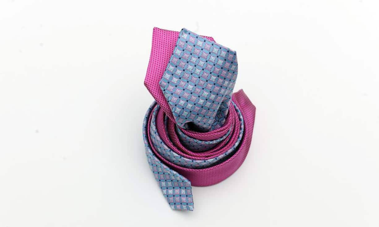 Für mehrere Monate ist die Cravatière regelmässig in Italien und begleitet dort die Produktion der Seidenstoffe.