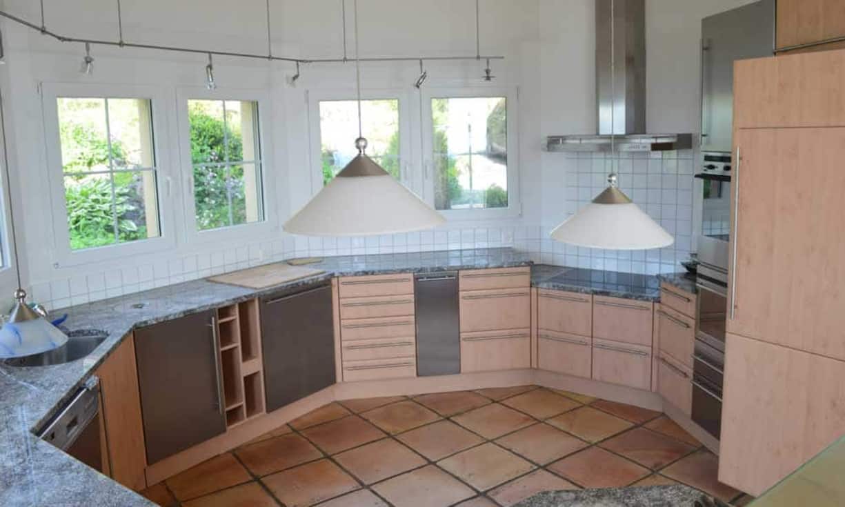 Bellerive liegt an erhöhter Hanglage über dem Murtensee. Preis auf Anfrage 
Quelle und Bilder: Engel & Völkers