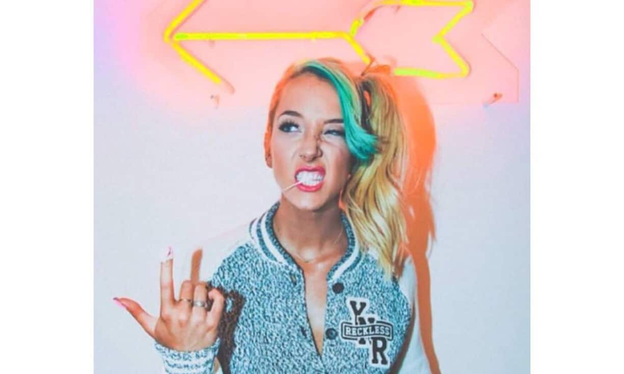 Abonnenten: knapp 16 MillionenJenna Marbles/USA/ComedyEinnahmen: 71’700 – 1.1 Millionen Dollar
https://www.youtube.com/user/JennaMarbles
