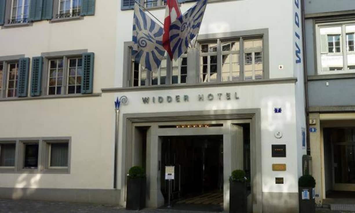 Platz 5 (Vorjahr: 4): Widder Hotel, ZürichDas Widder Hotel verkörpert die Quintessenz von Zürich besser als jedes andere Hotel der Stadt. Zeitlos modernes Design trifft auf mittelalterliche Mauern, lustvolle Crossover-Cuisine auf lokale Spezialitäten, cooler Live-Jazz auf klassische Schweizer Gastfreundschaft. Das Direktionspaar Jan und Regula Brucker ist genau im Detail und entspannt in der Haltung. Und die beiden wirken enorm anregend und ermutigend sowohl für Gäste wie für Mitarbeiter.