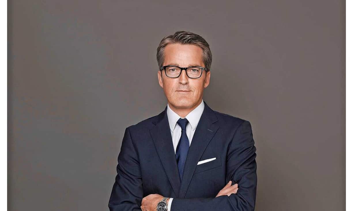 Werner DirksGeneral Manager Schweiz La Prairie GroupSeit 13 Jahren ist Dirks Schweiz-Chef der Luxusmarke La Prairie und verkauft Crèmes für mehrere hundert Franken pro Tiegel. La Prairie hat den Ursprung in der gleichnamigen Klinik in Montreux und gilt als hochinnovativ in Sachen Anti-Aging. Hierzulande gehören die Versprechen zeitloser Schönheit zu den Topsellern unter den teuersten Crèmes.