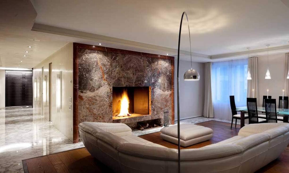 Das 4,5-Zimmer-Appartement bietet eine Wohnfläche von knapp 200 Quadratmetern und luxuriöses Innendesign mit hochwertigsten Materialien.