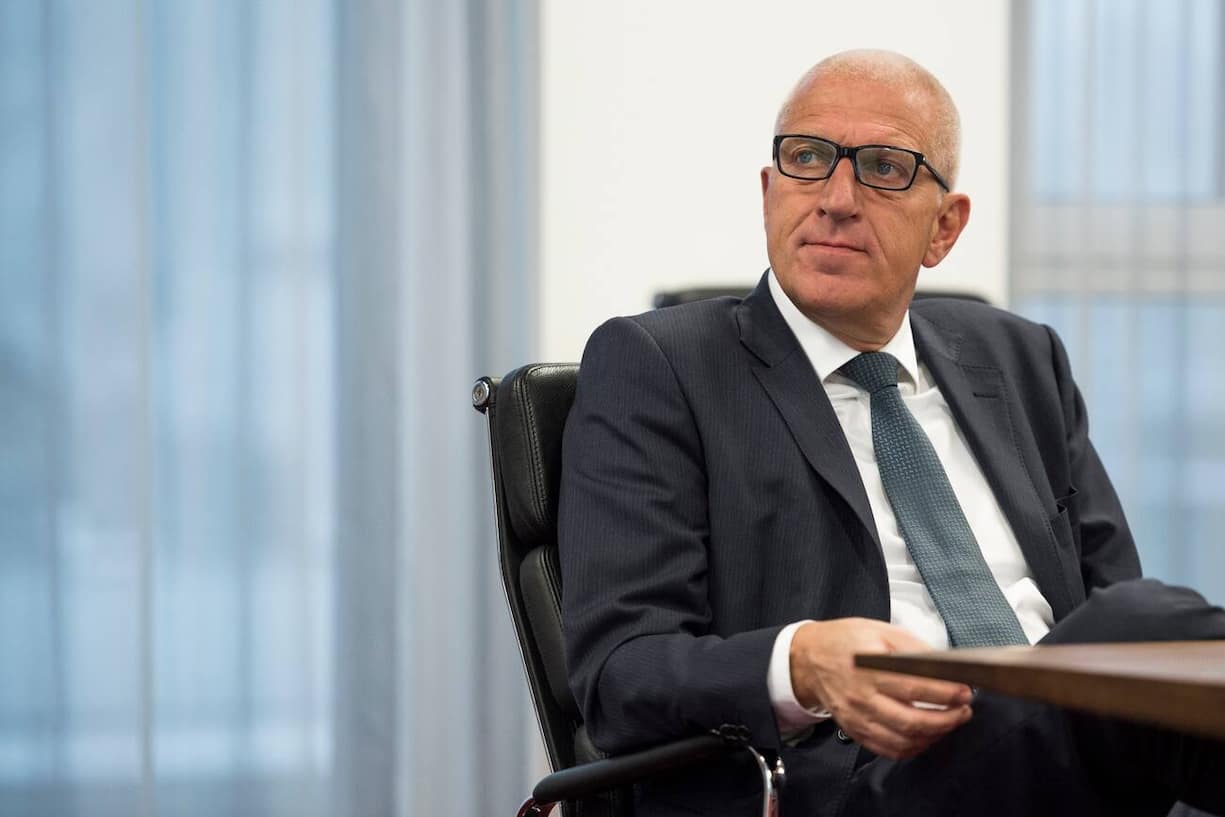 Pierin Vincenz, Vorsitzender der Geschaeftsleitung, aufgenommen an der Bilanzmedienkonferenz der Raiffeisen Gruppe, am Freitag, 27. Februar 2015, am Hauptsitz in St. Gallen. (KEYSTONE/Gian Ehrenzeller)