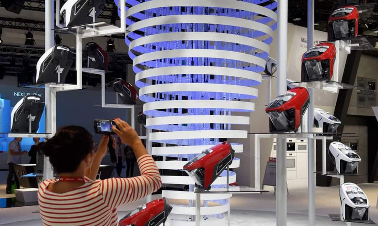 Neben der Unterhaltungselektronik ist die IFA auch eine Bühe für Haushaltsgeräteprofis wie Miele. Der Blizzard ist das erste Gerät des Herstellers ohne Beutel. Beim Ausleeren soll es keine Staubwolken geben, versichert das Unternehmen.