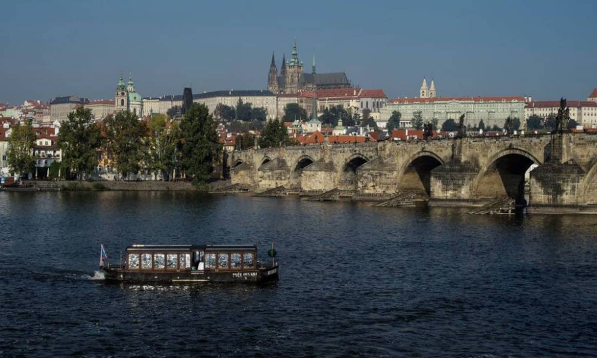 Die Top-Destinationen weltweit hat Mastercard in einer Studie verglichen und eine Rangliste erstellt. Das sind die 20 meistbesuchten:Rang 20: PragBesucherzahl 2016: 5.81 Millionen*
Die Angaben wurden auf das Gesamtjahr berechnet.