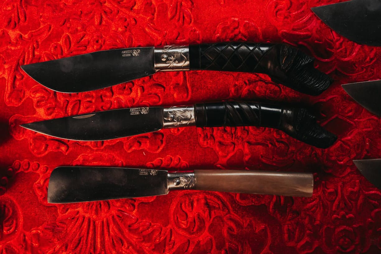 Im Bergdorf Arbus werden die Hirtenmesser noch traditionell im Familien­betrieb von Paolo Pusceddu von Hand hergestellt.