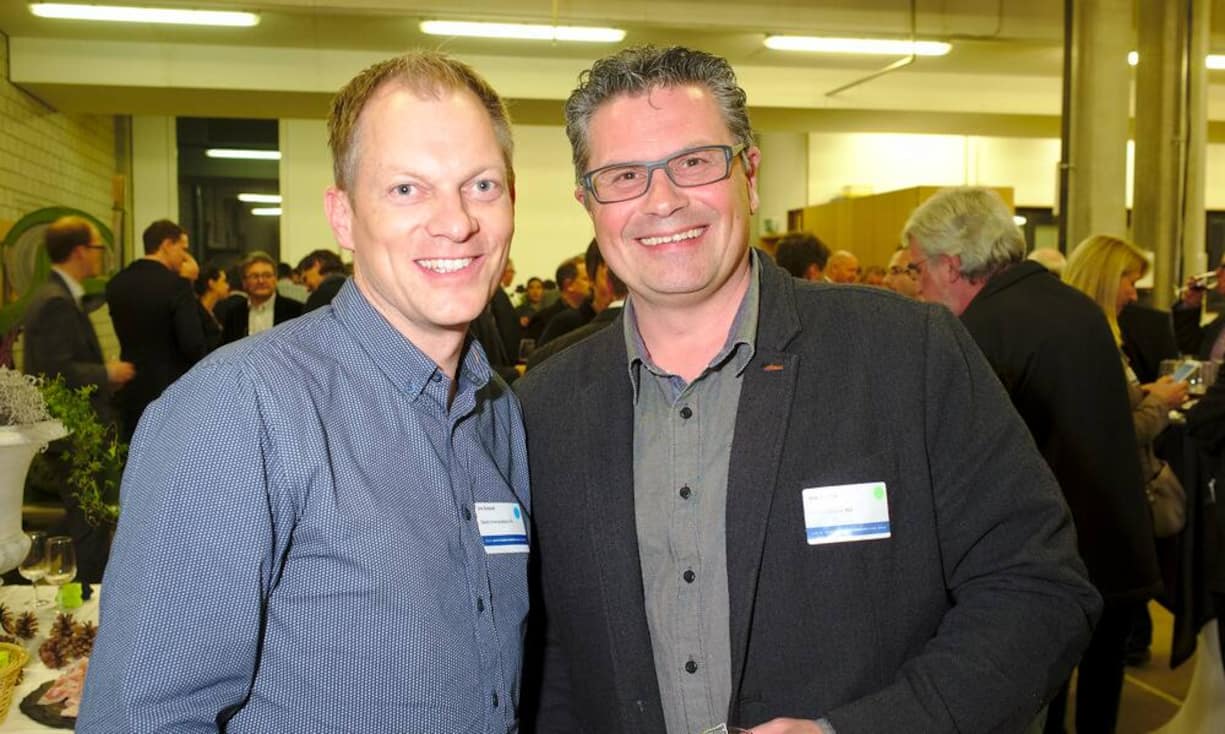 Urs Schmid, Inhaber, Oesch Innenausbau AG;
Urs Gerber, Geschäftsleitung, Gerber Druck AG
Bilder:Keystone