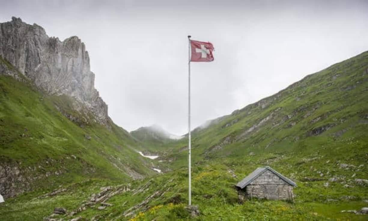 Zum achten Mal in Folge belegt die Schweiz den ersten Rang im WEF-Ranking. Bilder: Keystone