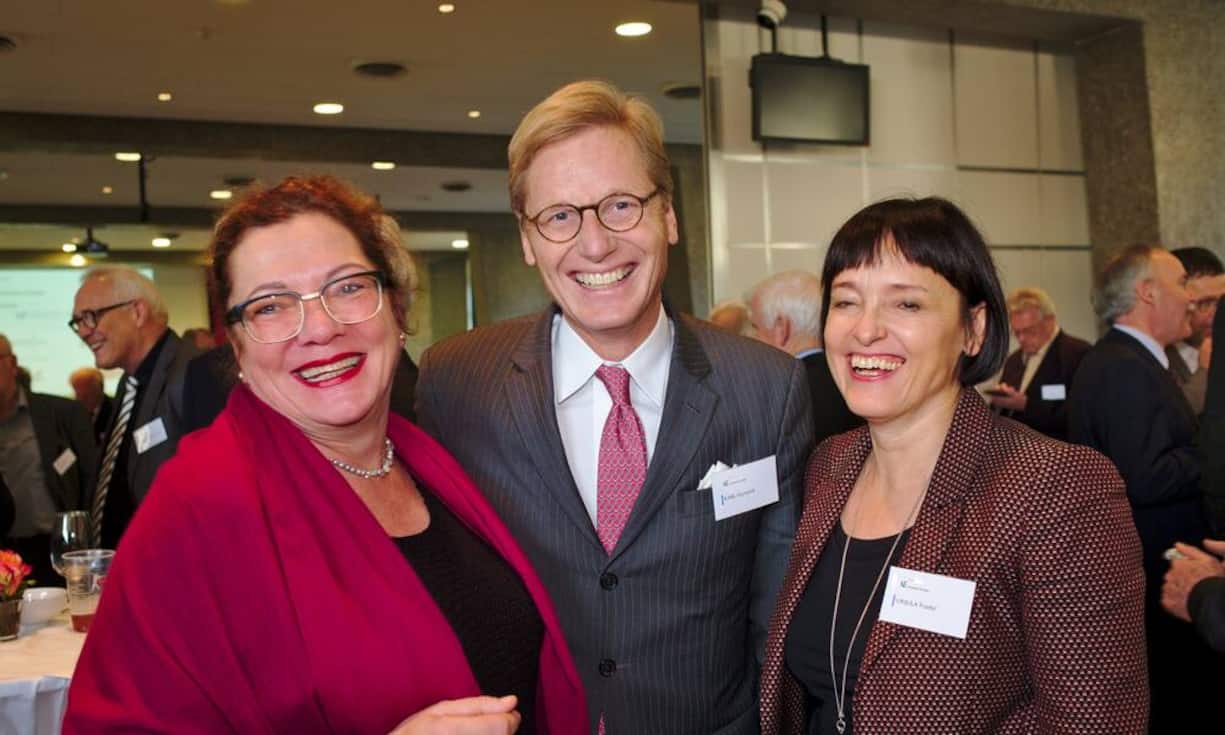 Ulrike Landfester, Professorin für Deutsch und Literatur, HSG;
Karl Gernandt, VRP, Kühne Holding AG;
Ursula Fraefel, Leiterin Kommunikation und Kampagnen, Ursula Fraefel & Partner GmbH