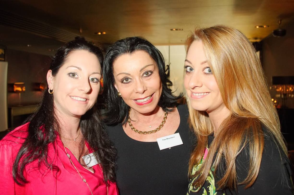 Mutter & Töchter I: Janine Meyerstein; Ellen Meyerstein; Marlene Meyerstein. Die Inhaberinnen der Bar & Lounge Meylenstein.
Bilder: Markus Senn