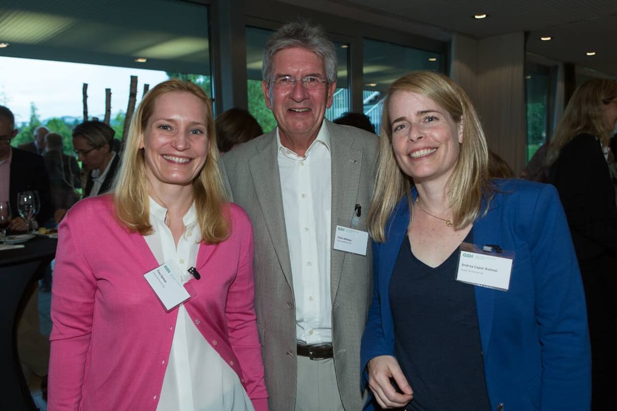 Tina Spiess, Sulser & Partner AG; Felix Althaus, Dekan, vetsuisse-fakultät; Andrea Capol-Kofmel, Sulser & Partner AG