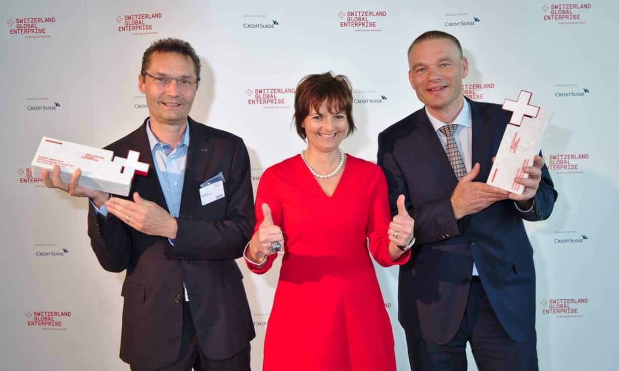 Export-Award-Gewinner mit Präsidentin:
Beat Guhl, CEO, Sky-Frame AG;
Ruth Metzler-Arnold, Präsidentin, S-GE;
Christof Züger, CEO, Züger Frischkäse AG