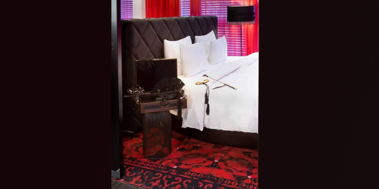 ...oder die «Burlesque Suite», in der sich alles um Erotik dreht – inklusive Sexspielzeug.