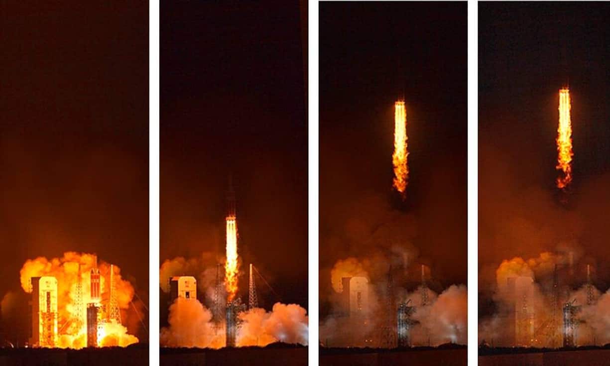 51 Millionen PS heben die Delta IV Heavy mit der Sonnensonde an Bord in den Nachthimmel von Florida.