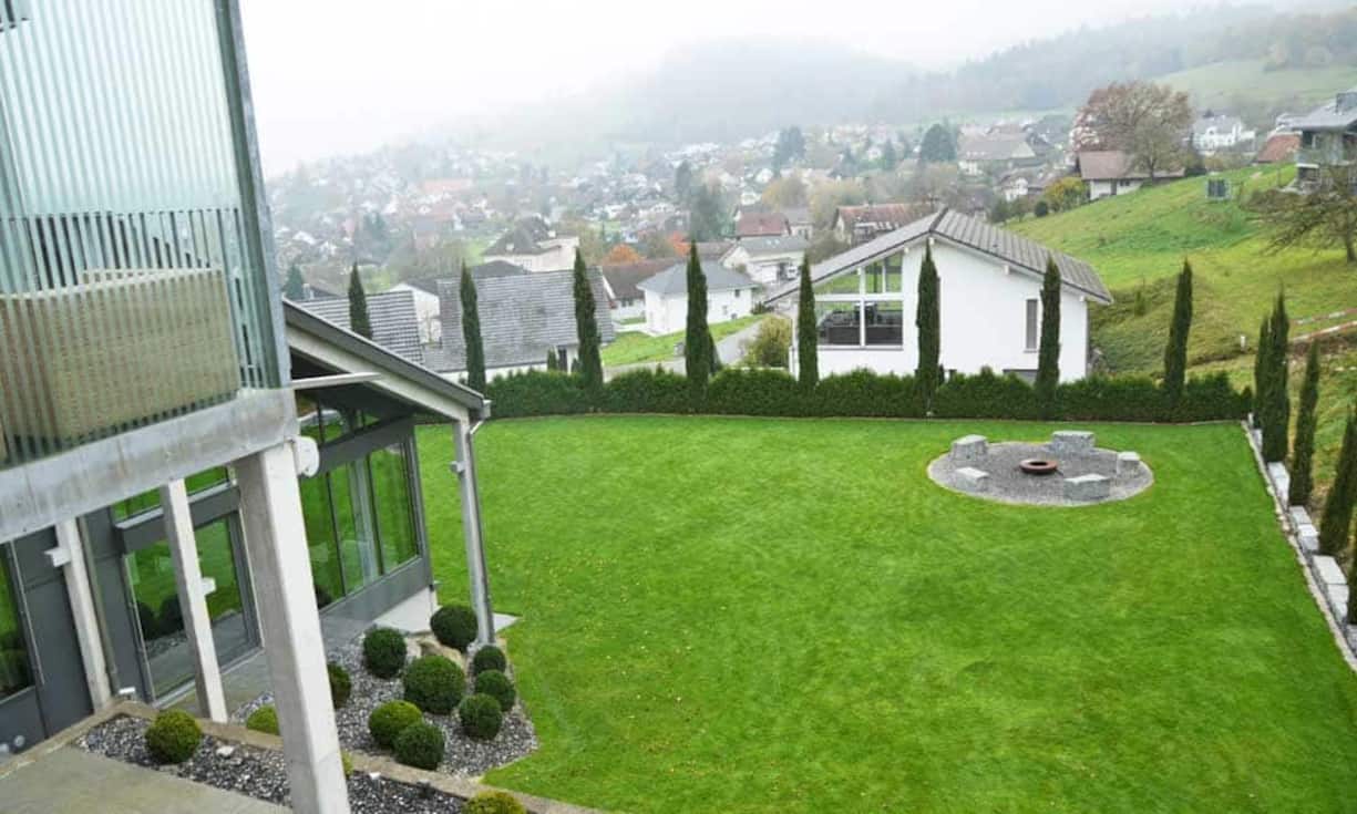 Die Villa befindet sich auf dem Auenstein oberhalb von Brugg. Preis: 5'600'000.-  Quelle und Bilder: Engel & Völkers