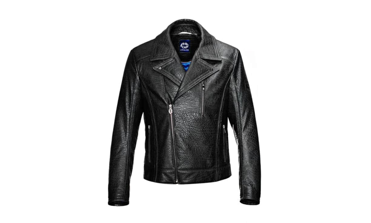 Hochwertig: Live & Love (Mann)Das deutsche Ledermoden-Label ist ein Neuankömmling mit erheblichem Starpotenzial. Das Modell Sid hat geprägtes italienisches Lammnappa-Leder und ein blaues Innenfutter aus Cruposeide. Preis umgerechnet 1.800 Franken