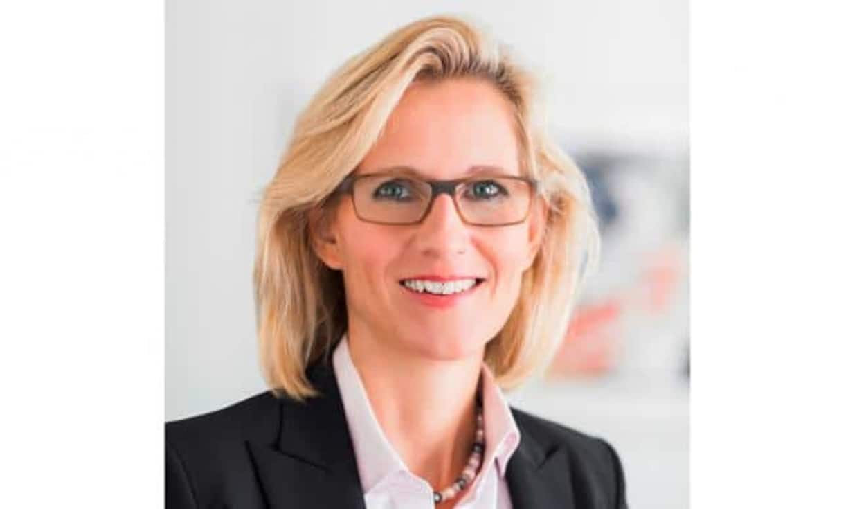 Sabine Keller-BUsse rückt als Personalerin in die Konzernleitung der UBS vor. IHr Aufgaben bereich wird um Compliance-Tätigkeiten erweitert. Vor der Übernahme der Personalverwaltung verantwortete sie das operative Geschäft der UBS Schweiz.