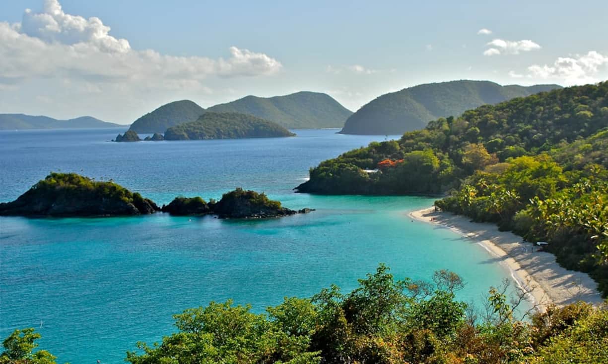 Platz 7: Amerikanische Jungferninseln, USAInkorporiertes Aussengebiet der USA, angelsächsisches Gesellschaftsrecht, besteht aus Saint Croix, Saint John, Saint Thomas und Water Island und weiteren kleinen Inseln, bietet Abwechslungsreichtum und dänische Kolonialbauten. Niedrige Luftfeuchtigkeit gepaart mit Wind führen hier zu einem angenehmen Klima. Durchschnitts-Hauspreis: 1,91 Millionen Dollar.FMira/Flickr/CC