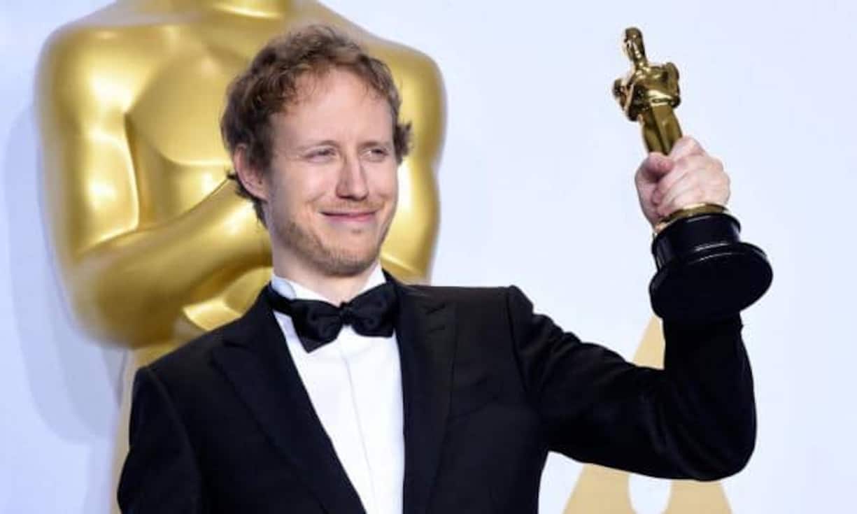Bester ausländischer Film wurde «Son of Saul», hier der ungarische Regisseur Laszlo Nemes mit der Trophäe. Keystone