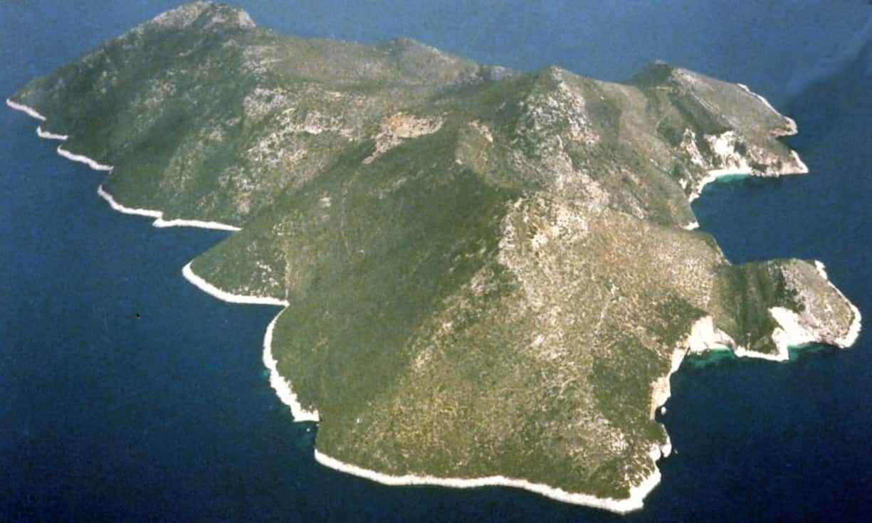 Ebenfalls zu verkaufen: Greek Island. Die 4.451.700 Quadratmeter grosse Insel liegt zwischen der etwa 6,5 Kilometer entfernten Insel Ithaka und Lafkada. Entlang der Küste wechseln sich bis zu 334 Meter hohe Klippen, zahlreiche Höhlen und kleinere Häfen ab. Der Preis: 54 Millionen Franken.Vladi Private Islands