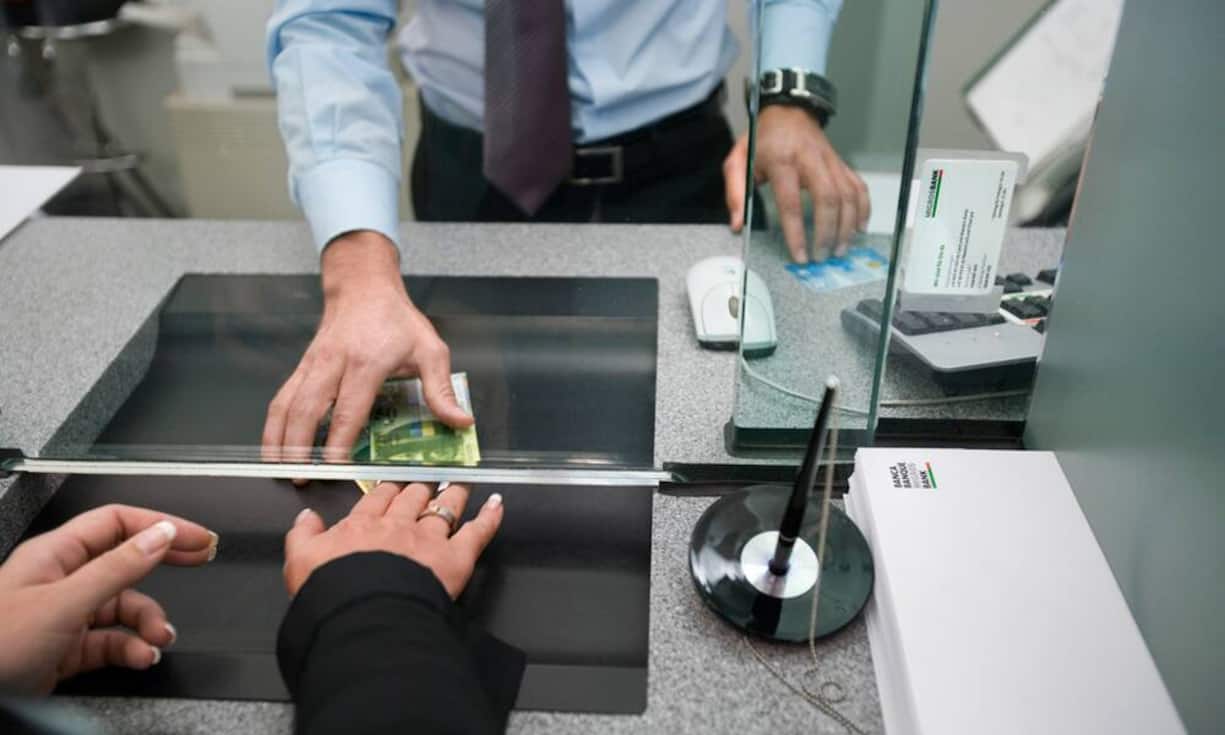 Das sind die prognostizierten Gewinner für 2016:0,8 Prozent mehr Lohn wird 2016 für die Banken- und Versicherungsbranche erwartet. Obwohl sie damit zu den Gewinnern der nächsten Lohnrunde zählen, ist diese Erhöhung gegenüber dem Vorjahr (1,0 Prozent) ein Rückschritt.