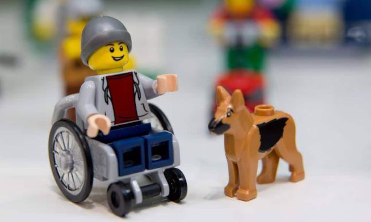 Lego: Neu gibt es eine Figur im Rollstuhl.Keystone