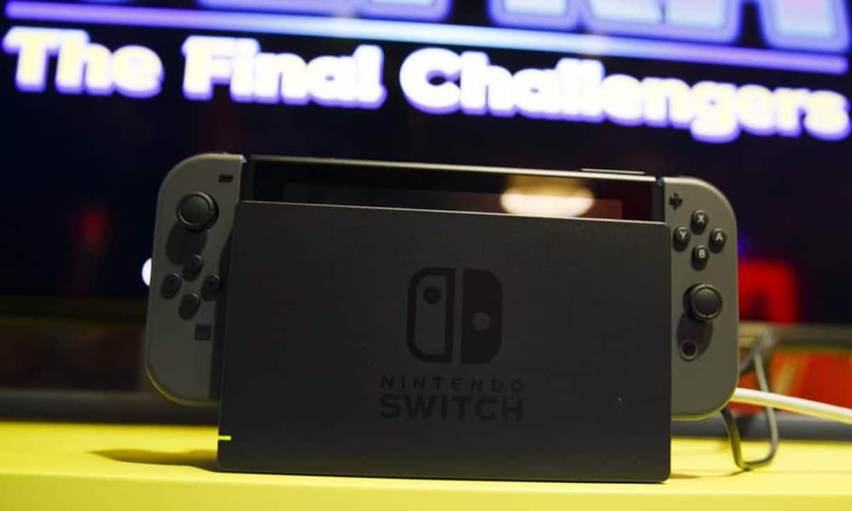 Die Nintendo Switch ist eine wandelbare Konsole, die auch mitgenommen werden kann. Die Kontoller an den beiden Seiten können abgenommen werden. Nintendos aktuelle Konsole, die WII U, wurde nur 13,6 Millionen Mal verkauft – im Gegensatz zu der originalen WII, die mehr als 100 Millionen Mal über die Ladentheke ging. Die Firma setzt viel darauf, dass die «Switch» ein Erfolg wird, wenn sie im März auf den Markt kommt.