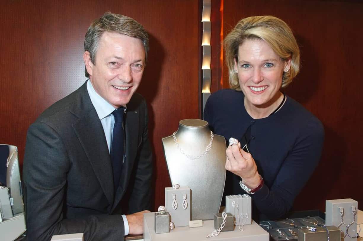 Christian Hafner, Inhaber, Consilium Hafner AG; Tanja Fruithof, Managing Director, Bucherer AG, mit der aktuellen Schmucklinie «vive elle»