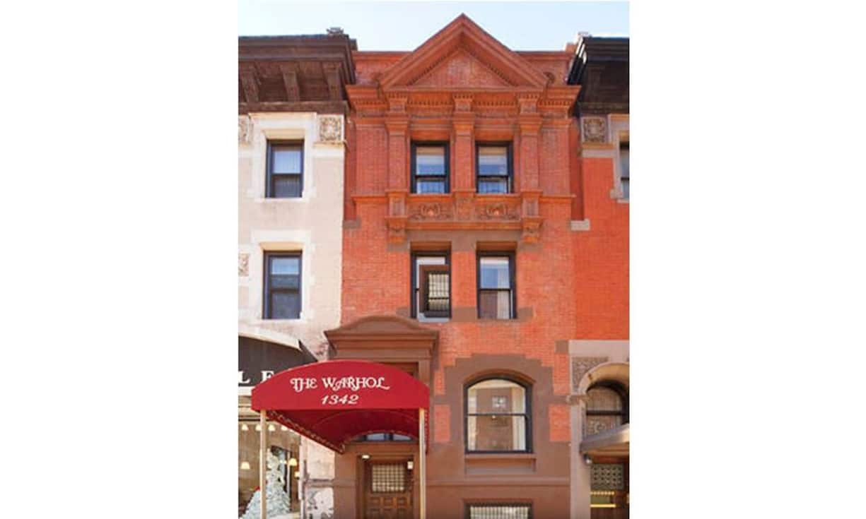 Das historische fünf Meter breite Towhnouse befindet sich im Herzen von Manhatten und in Fussnähe zum Central Park und dem Museums-Viertel.