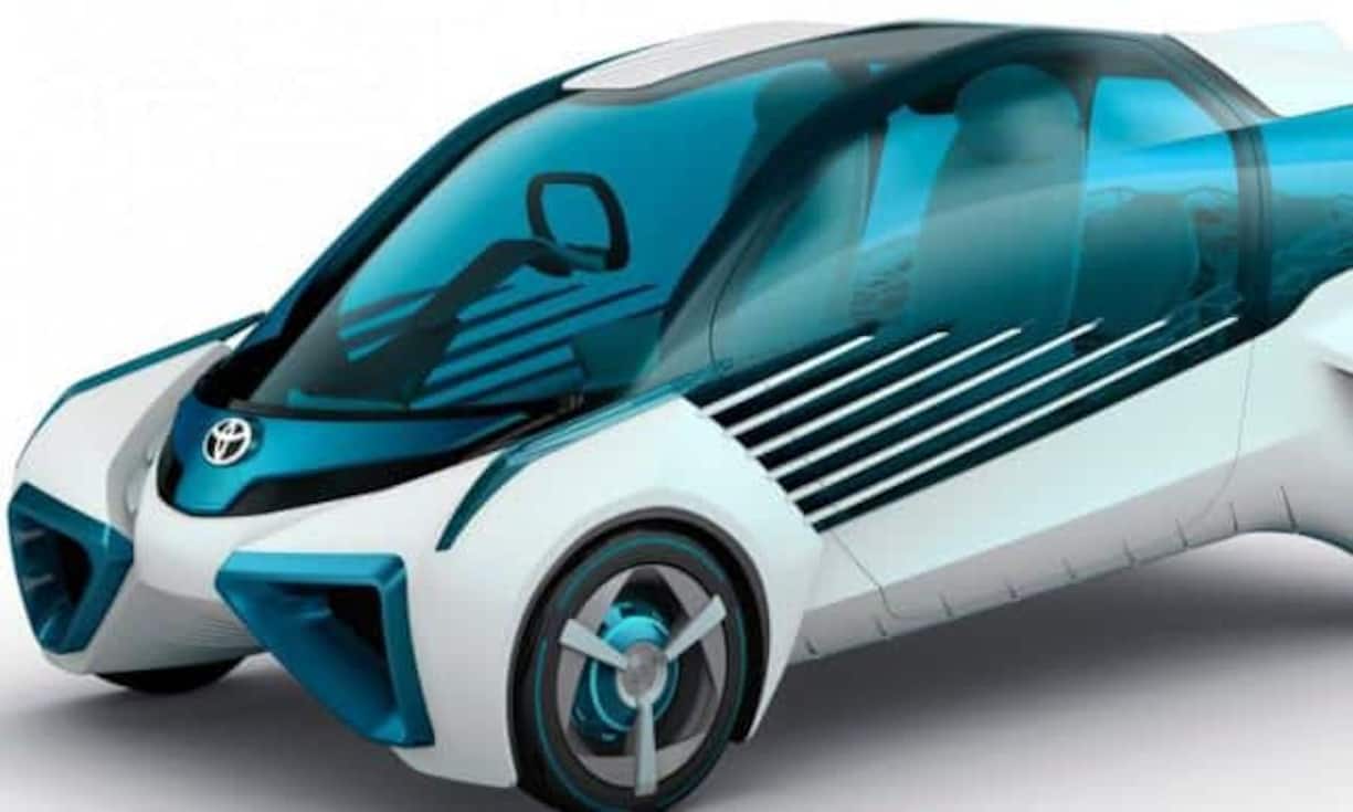 Ein Stadtauto, das mit Wasser fährtDas kann es: Das perfekte, umweltfreundliche Stadtauto, angetrieben mit Wasserstoff.

Dann kommt es: Schon heute hat Toyota ein wasserstoffbetriebenes Auto auf dem Markt – die Limousine «Mirai». Hinten raus kommt reinster Wasserdampf. Das Stadtauto ist bisher nur eine Idee und vermutlich noch lange nicht zu kaufen. Dafür ist die Wassersoff-Technologie noch nicht weit genug.