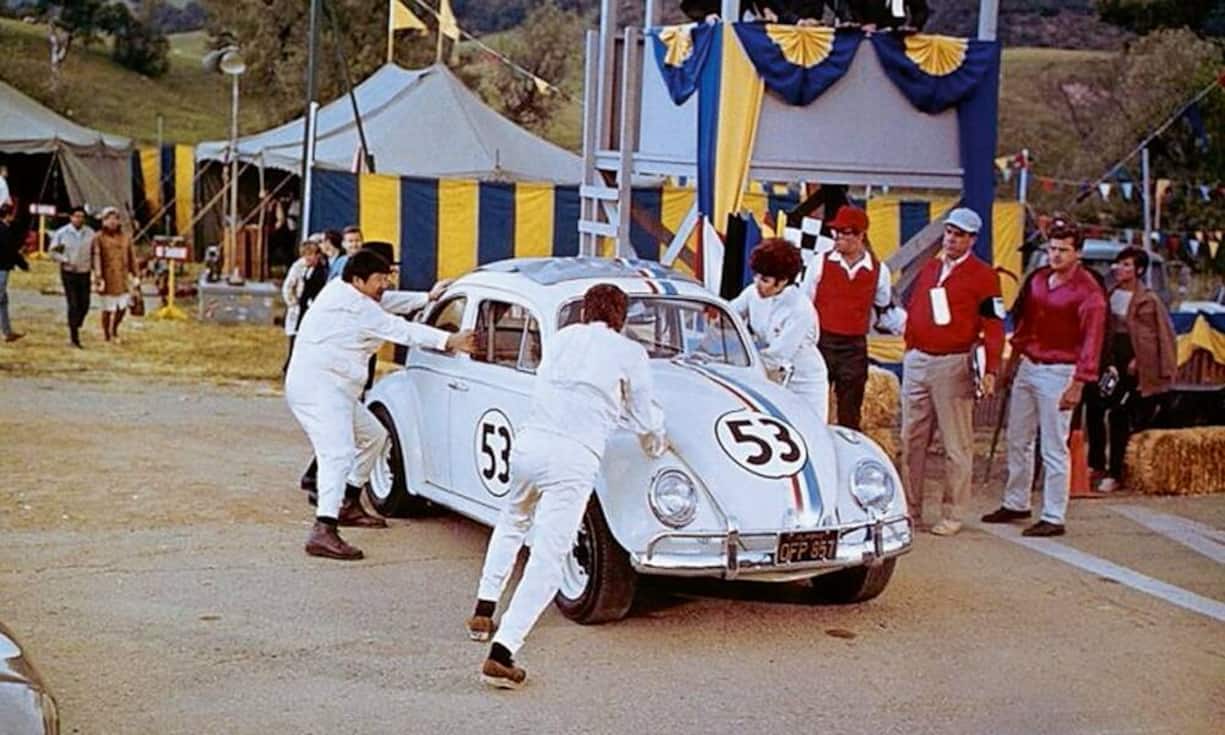 7. Rang: «Ein toller Käfer» (1968): Die Disney-Produktion machte den VW Käfer zum Star: Herbie, das weisse Rally-Auto mit Nummer 53, ist das lustigste und romantischste Filmauto der Kinogeschichte.