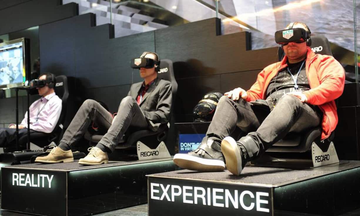 Die Baselworld ist im digitalen Zeitalter angekommen: Neben Uhren und Schmuck wird dem technischen Fortschritt in Form von Virtual-Reality-Brillen (Tag-Heuer-Stand) Platz eingeräumt.