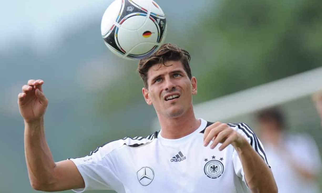 Zwei Clubkollegen auf Platz 7: Der Deutsche Mario Gomez und ...