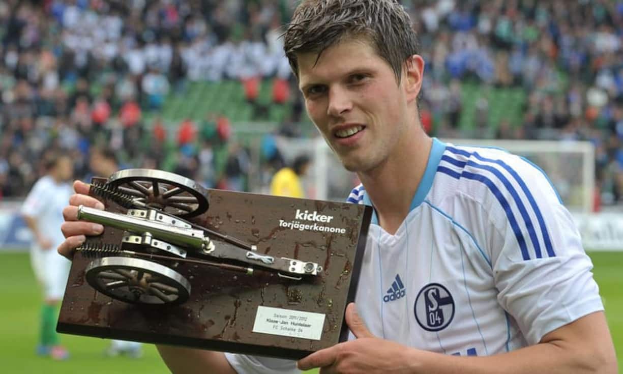 Mit 205 Millionen Franken durchbricht Schalke 04 die nächste Grenze. Wertvollster Spieler ist der letztjährige Bundesliga-Torschützenkönig Klaas-Jan Huntelaar mit 26,5 Millionen Franken.