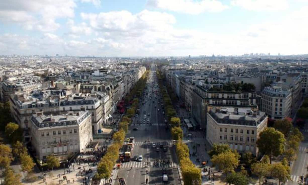 Platz 3 Richtig kostspielig wird es in den Top drei. Am Champs-Elysées in Paris kostet der Quadratmeter 1410 Franken im Monat.  
CC/flickr/oatsy 40