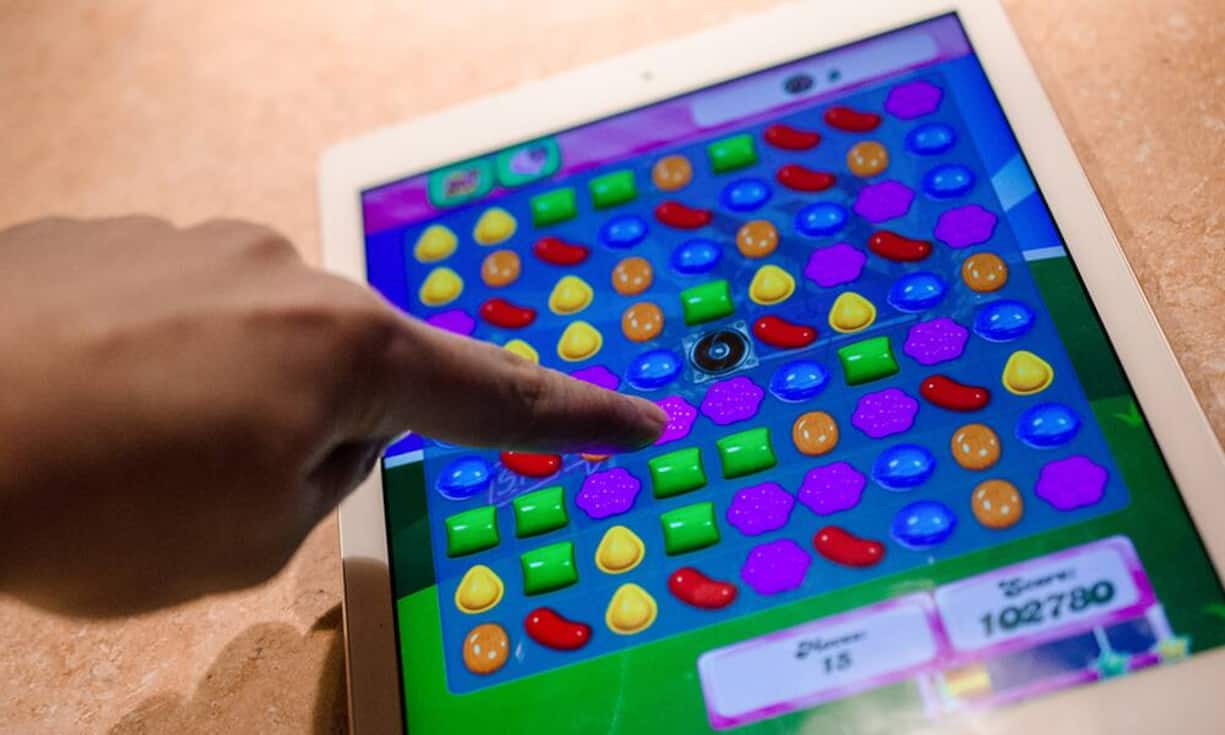 Das Spiel Candy Crush Saga kam 2012 auf den Markt und hatte bereits nach 1,3 Jahren über 100 Millionen Spieler, die auf dem Smartphone und bei Facebook versuchten Süssigkeiten zu sortieren.