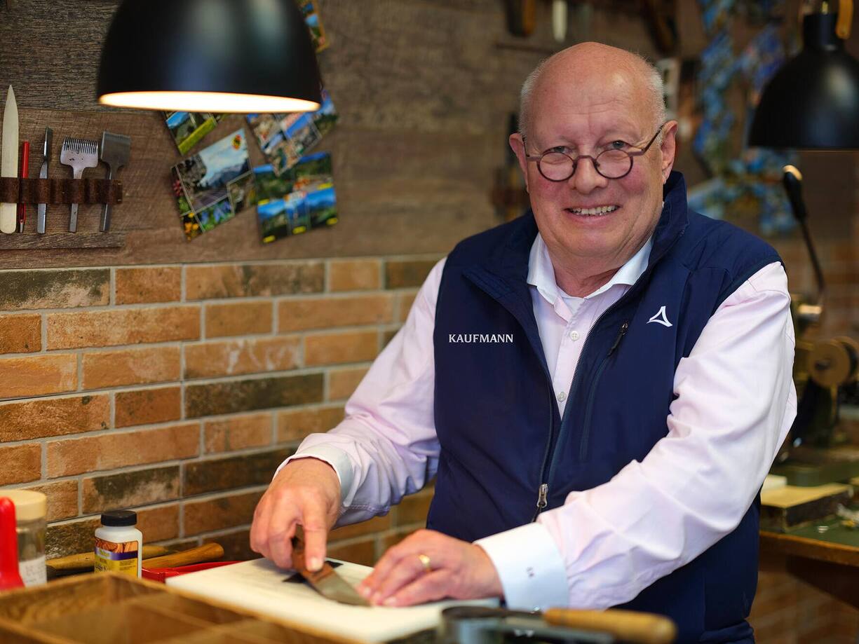 Der Schweizer Couturier Cornelius Kaufmann gilt als einer der Besten seines Fachs.