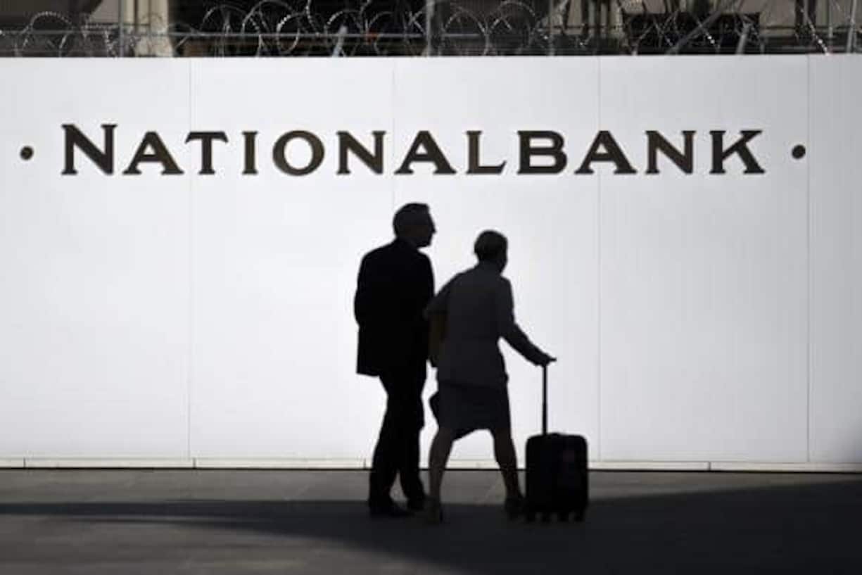 Auf die Frage von AWP, ob die Nationalbank am Devisenmarkt interveniert hat antwortete ein Sprecher der SNB: «Kein Kommentar.»