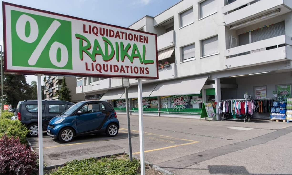 Als besonders hilfreich erweisen sich dabei die bisher weitgehend unbeachteten 17 Filialen von Radikal Liquidationen.