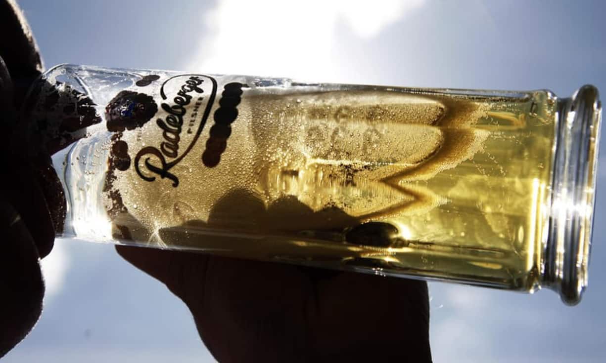 Der Durstlöscher Bier hat zwischen 150 und 250 Kalorien. (Bild: Keystone)