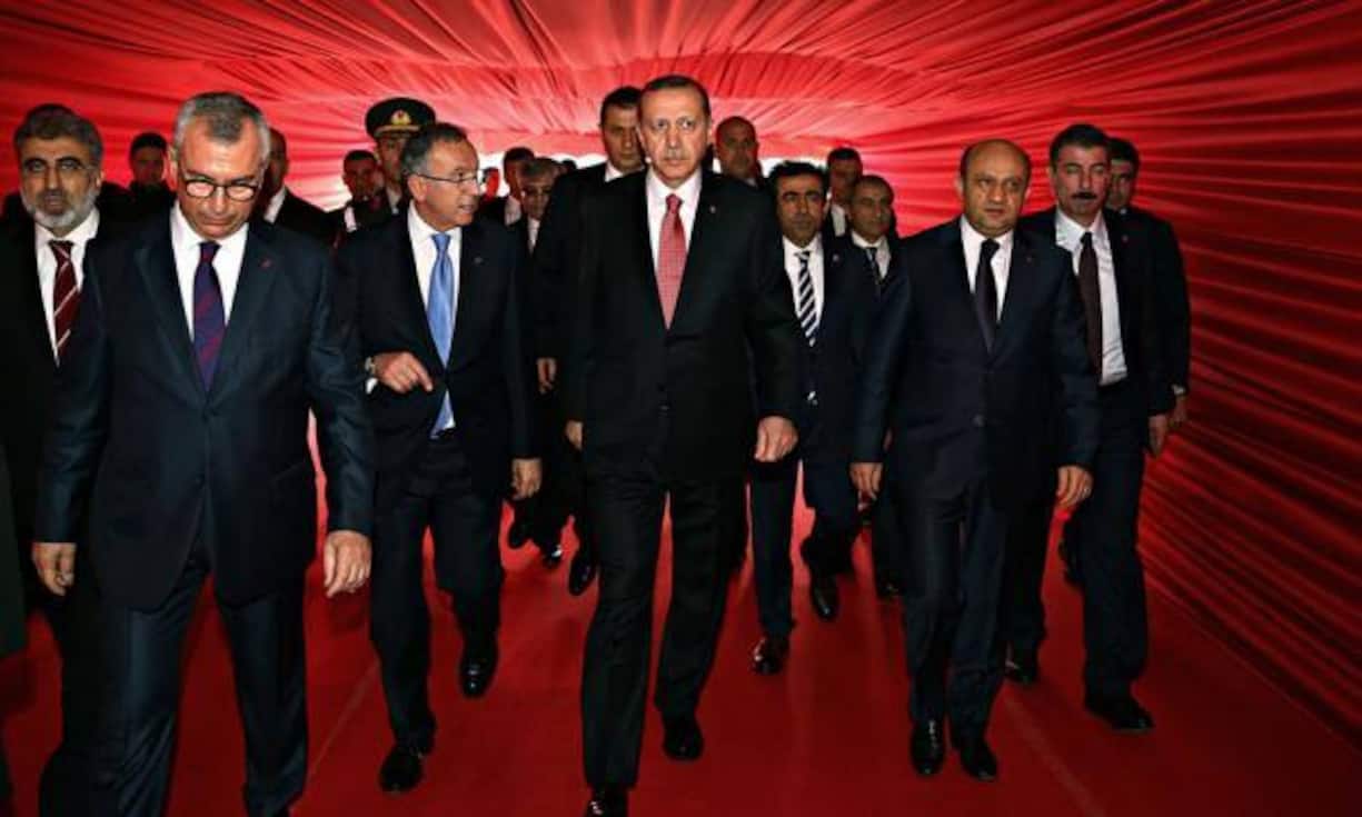 Entwicklungsländer Europas: 
Gegen den türkischen Premier Recep Tayyip Erdogan stehen Korruptionsvorwürfe im Raum. Die Türkei galt über Jahre als wirtschaftlicher Vorzeigekandidat. Sie zählt aber neben Ländern wie Albanien, Ungarn und Rumänien auch zu den Entwicklungsländern Europas, die im Durchschnitt 9,8 Prozent bei den Schwarzgeldern zulegen.