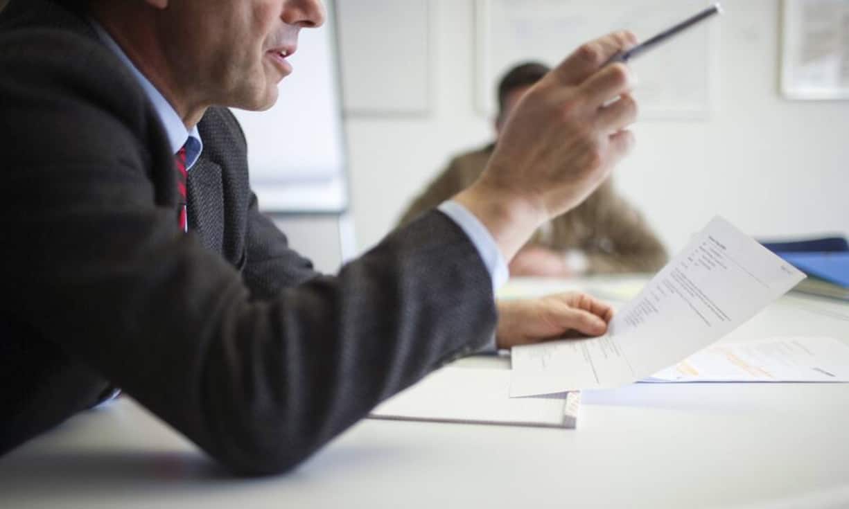 5. Sie drohen damit, zu gehenEs macht einen Unterschied, ob Sie offen lassen, dass Sie gehen könnten oder ob Sie damit drohen, die Firma zu verlassen.