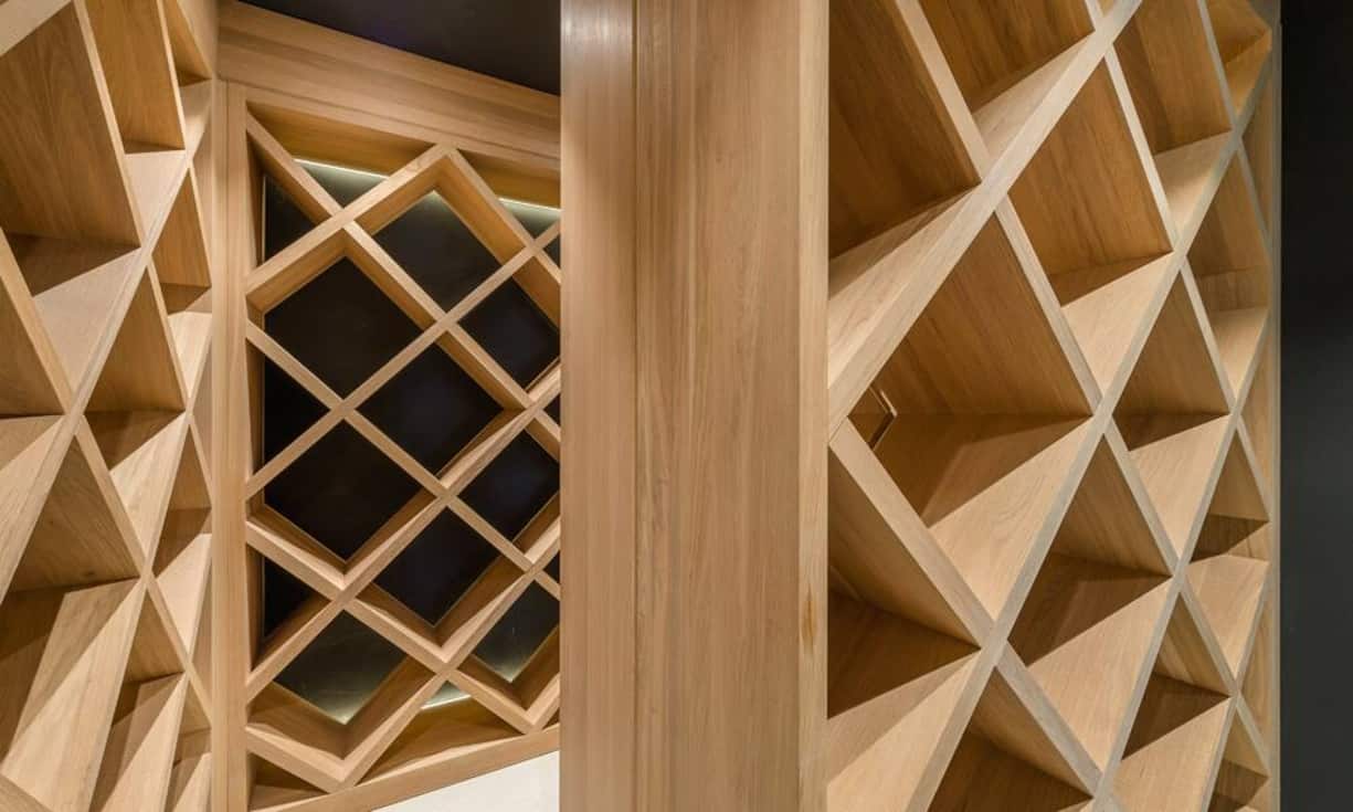 Im Keller gibt es ausreichend Platz für den guten Tropfen. Insgesamt 1000 Flaschen können im klimatisierten Weinkeller gelagert werden.
Preis: auf Anfrage.