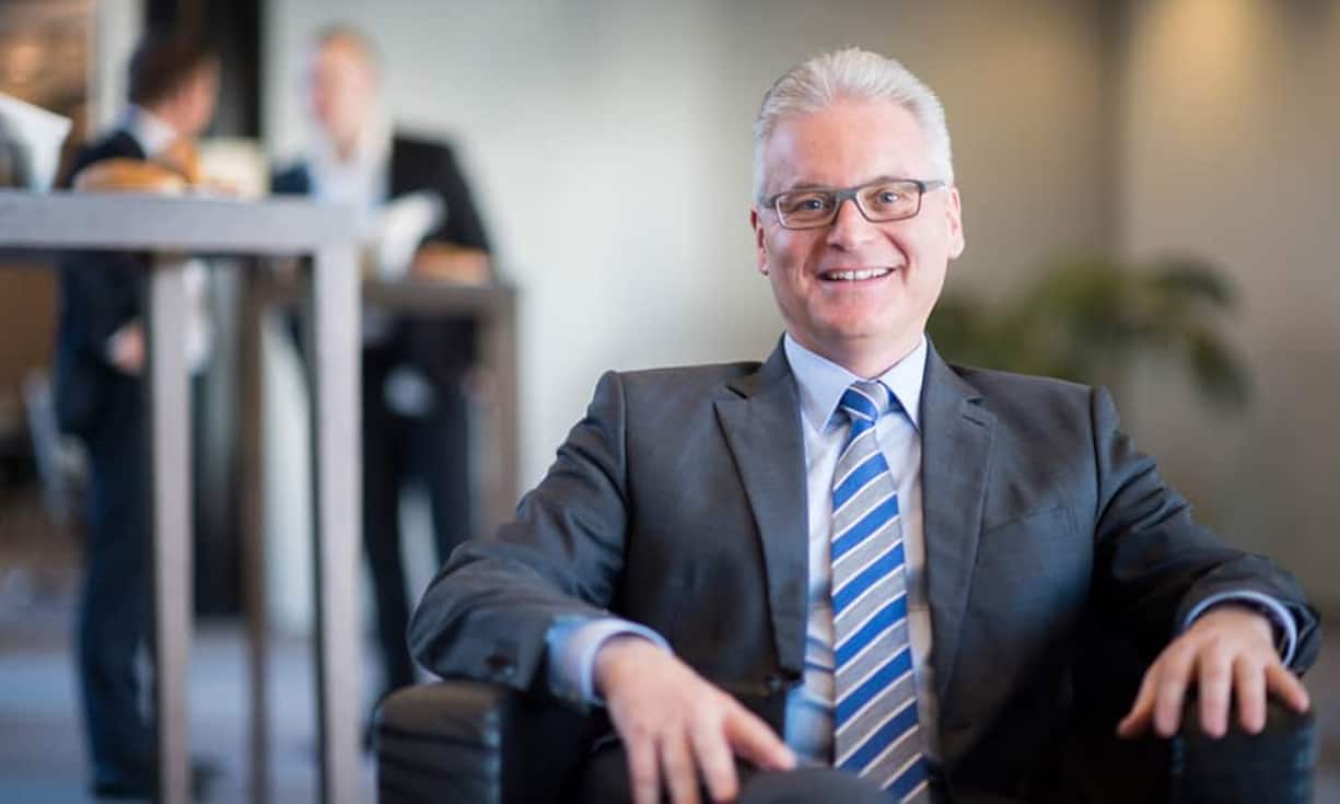 Die Verbündeten:Im Militärdienst geknüpfte Bande halten bei Grieder bis heute. Zusammen mit Riet  Cadonau, CEO der Schliesstechnikfirmen Kaba und Dorma, diente er im Einheitskommando«…