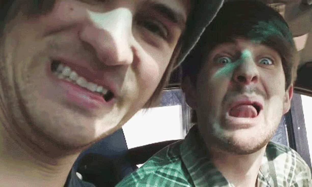 Abonnenten: knapp 21 MillionenSmosh/USA/ComedyEinnahmen*: 208’000 – 3.3 Millionen Dollar im Jahrhttps://www.youtube.com/user/smosh*Berechnung der Einnahmen nach Social Blade, Kalkulation mit 0.25 bis 4 Dollar pro 1000 Klicks, Angaben für jährliche Einnahmen