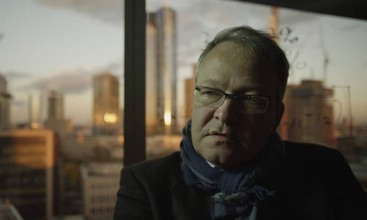 Die Kritik jubelt: «Keine böse Abrechnung, sondern eine spannende Entmystifizierung der Finanzwelt», lobte die «Kulturzeit» auf 3Sat. Nun kommt der Film am 28. November auch in die Schweizer Kinos.